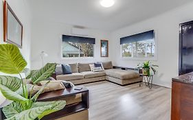Bright And Airy Cosy Cottage, Close To Town